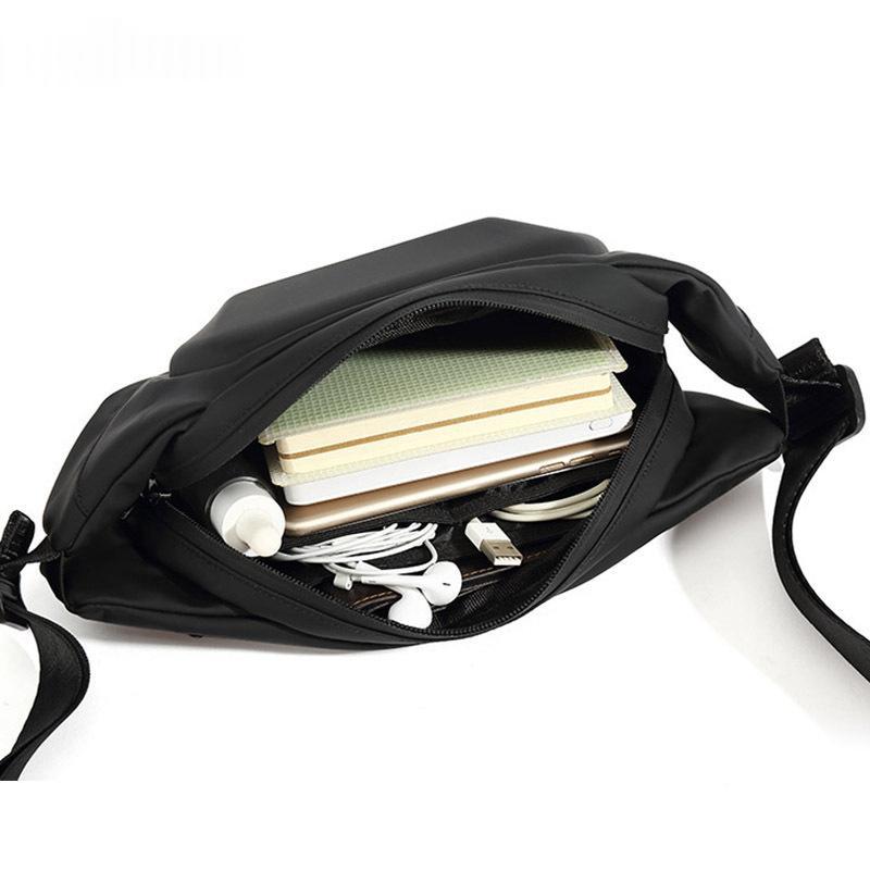 The Original Shoulder Bag in Cool Black, interior compartment